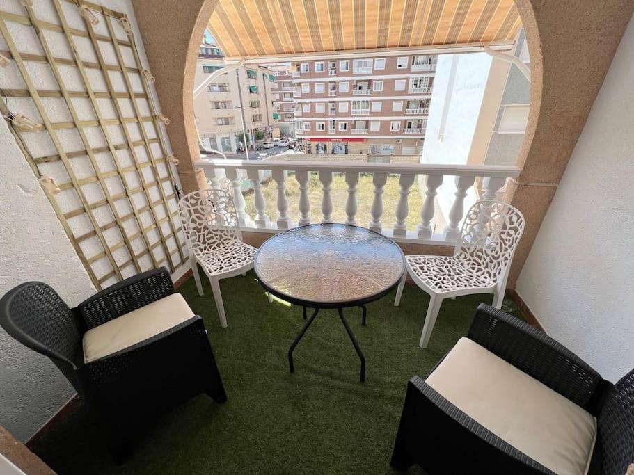 Nice And Central Apartment Torrevieja Kültér fotó
