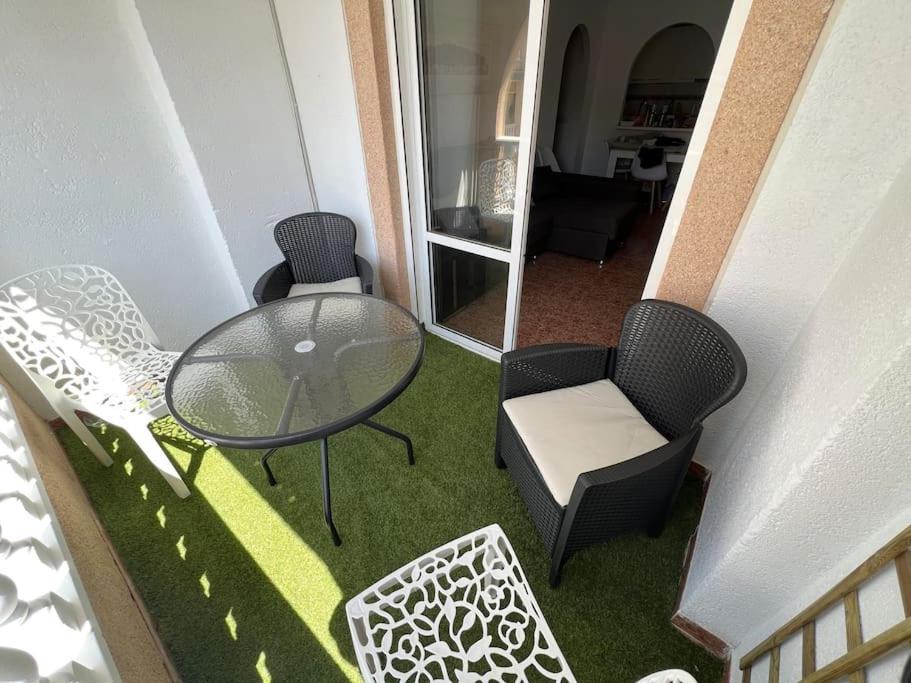 Nice And Central Apartment Torrevieja Kültér fotó