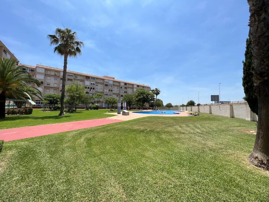 Nice And Central Apartment Torrevieja Kültér fotó